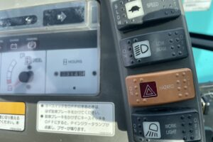 サムネイル: 平成22年　コベルコ　LK50Z-5　0.5㎥　全塗装済み　バケット幅169cm　3143HR