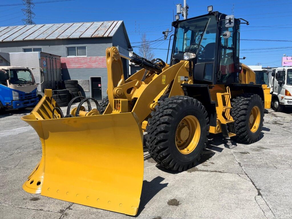 平成27年　CAT　910K　ワンタッチ式スノウプラウ　ノーマルバケット・バックカメラ付　★全塗装済！