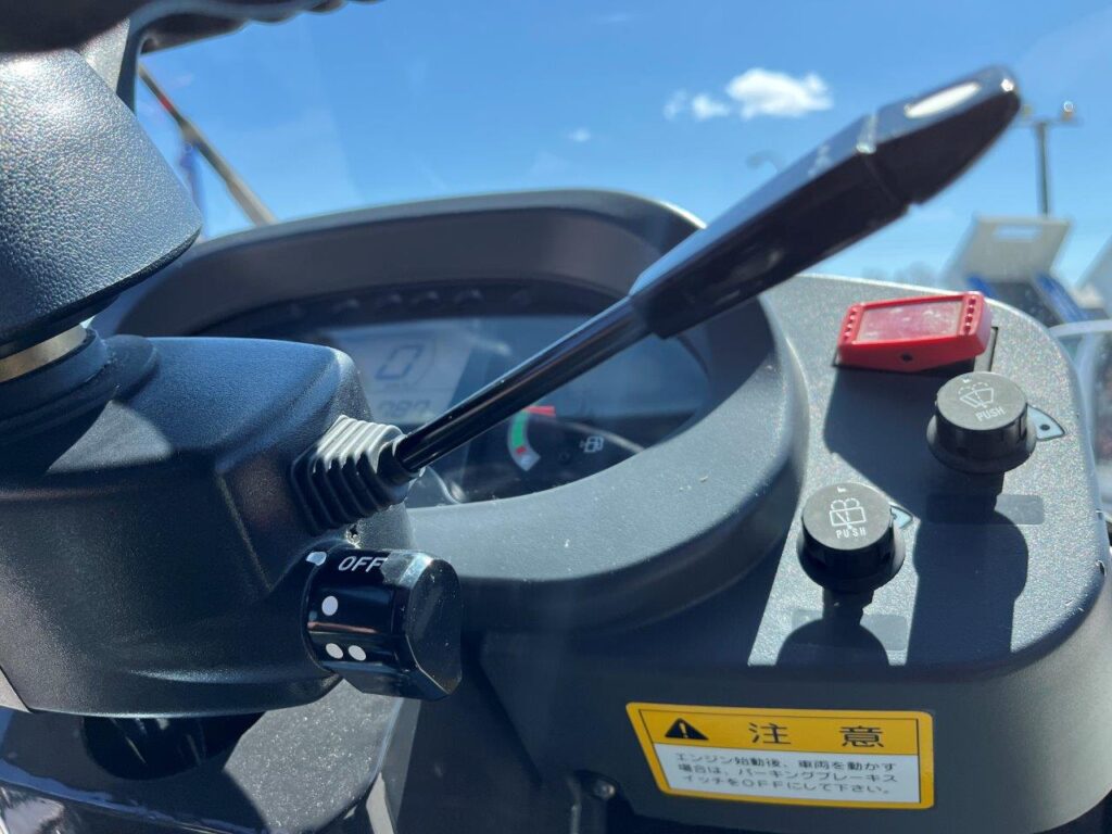 令和1年　日立　ZW80S-5B　0.9㎥　ダブルヒーター仕様・スノースパイクタイヤ（車検令和7年9月）