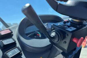 サムネイル: 令和1年　日立　ZW80S-5B　0.9㎥　ダブルヒーター仕様・スノースパイクタイヤ（車検令和7年9月）