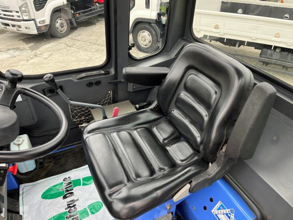 平成17年　古河　ＦＬ305-3　スノースパイクタイヤ装着車　0.9㎥（車検令和8年2月）