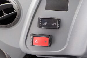 サムネイル: 令和7年　日立　ホイールローダー　ZW100-6　★1.3立米★スノースパイク★使用時間約35HR★車検令和9年1月★