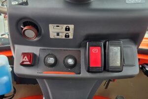 サムネイル: 平成30年　クボタ　R430M　0.4㎥　★使用時間641時間　チェーン付★