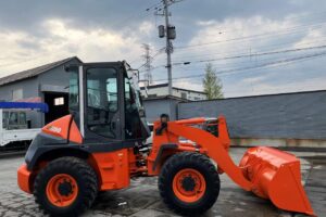 サムネイル: 平成24年　日立　ZW80　0.9㎥　スノースパイクタイヤ装着車（車検令和8年9月）