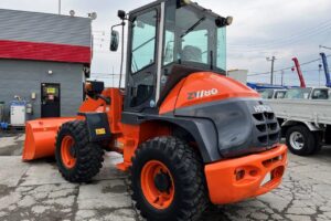 サムネイル: 平成24年　日立　ZW80　0.9㎥　スノースパイクタイヤ装着車（車検令和8年9月）