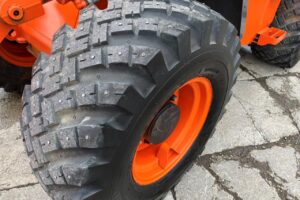 サムネイル: 平成24年　日立　ZW80　0.9㎥　スノースパイクタイヤ装着車（車検令和8年9月）