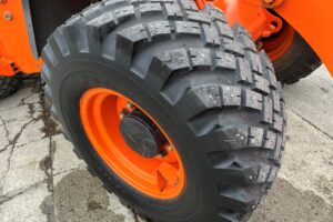 サムネイル: 平成24年　日立　ZW80　0.9㎥　スノースパイクタイヤ装着車（車検令和8年9月）