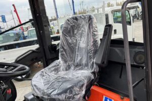 サムネイル: 平成24年　日立　ZW80　0.9㎥　スノースパイクタイヤ装着車（車検令和8年9月）
