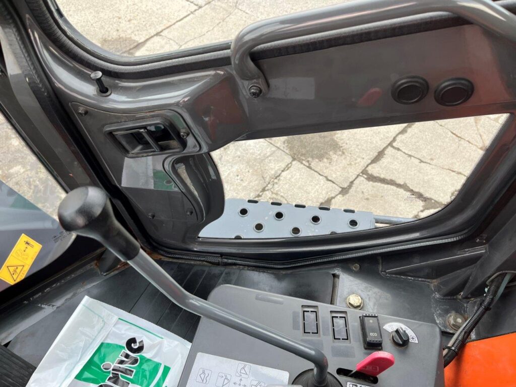 平成24年　日立　ZW80　0.9㎥　スノースパイクタイヤ装着車（車検令和8年9月）