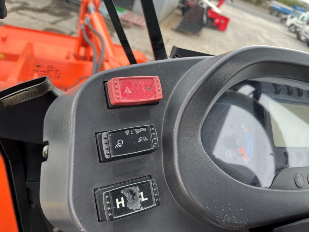 平成24年　日立　ZW80　0.9㎥　スノースパイクタイヤ装着車（車検令和8年9月）