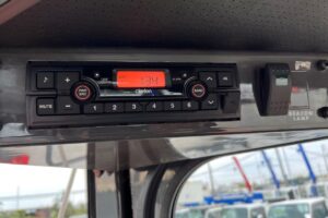 サムネイル: 平成24年　日立　ZW80　0.9㎥　スノースパイクタイヤ装着車（車検令和8年9月）