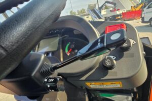サムネイル: 令和6年　日立　ZW80S-5B　0.9㎥　ダブルヒーター仕様・スノースパイクタイヤ★使用時間105時間！★（車検令和8年11月）