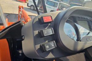 サムネイル: 令和6年　日立　ZW80S-5B　0.9㎥　ダブルヒーター仕様・スノースパイクタイヤ★使用時間105時間！★（車検令和8年11月）