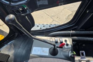 サムネイル: 令和6年　日立　ZW80S-5B　0.9㎥　ダブルヒーター仕様・スノースパイクタイヤ★使用時間105時間！★（車検令和8年11月）