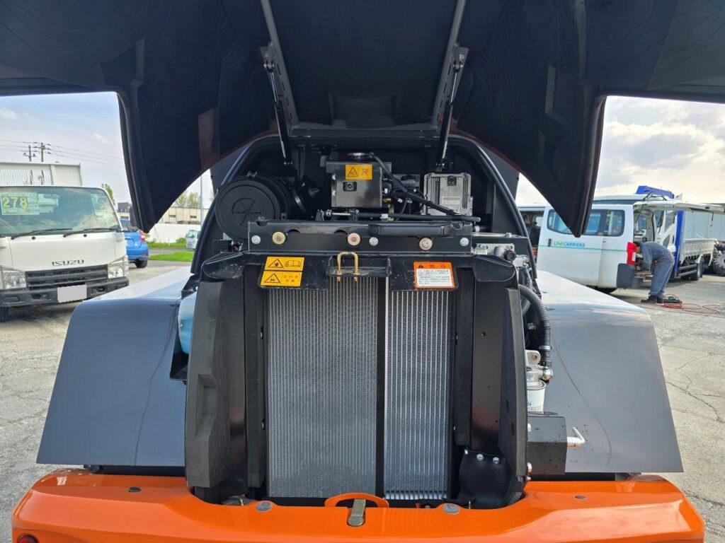 令和6年　日立　ZW80S-5B　0.9㎥　ダブルヒーター仕様・スノースパイクタイヤ★使用時間105時間！★（車検令和8年11月）