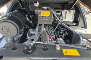 サムネイル: 令和6年　日立　ZW80S-5B　0.9㎥　ダブルヒーター仕様・スノースパイクタイヤ★使用時間105時間！★（車検令和8年11月）