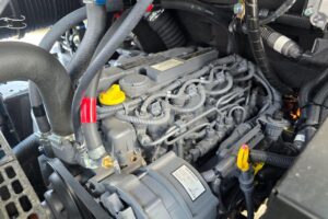 サムネイル: 令和6年　日立　ZW80S-5B　0.9㎥　ダブルヒーター仕様・スノースパイクタイヤ★使用時間105時間！★（車検令和8年11月）