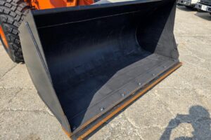 サムネイル: 令和6年　日立　ZW80S-5B　0.9㎥　ダブルヒーター仕様・スノースパイクタイヤ★使用時間105時間！★（車検令和8年11月）