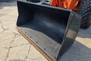 サムネイル: 令和6年　日立　ZW80S-5B　0.9㎥　ダブルヒーター仕様・スノースパイクタイヤ★使用時間105時間！★（車検令和8年11月）