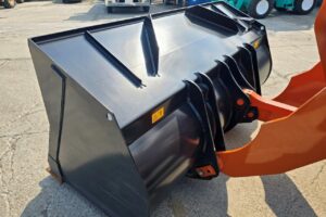 サムネイル: 令和6年　日立　ZW80S-5B　0.9㎥　ダブルヒーター仕様・スノースパイクタイヤ★使用時間105時間！★（車検令和8年11月）