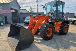 令和6年　日立　ZW80S-5B　0.9㎥　ダブルヒーター仕様・スノースパイクタイヤ★使用時間105時間！★（車検令和8年11月）