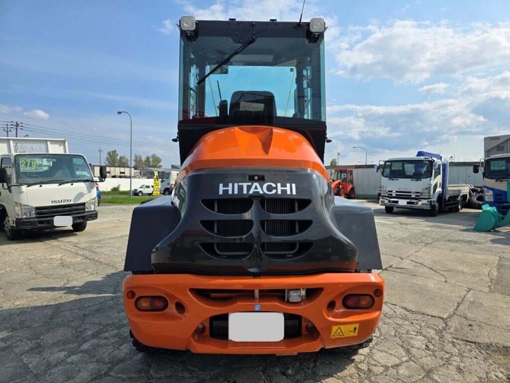 令和6年　日立　ZW80S-5B　0.9㎥　ダブルヒーター仕様・スノースパイクタイヤ★使用時間105時間！★（車検令和8年11月）