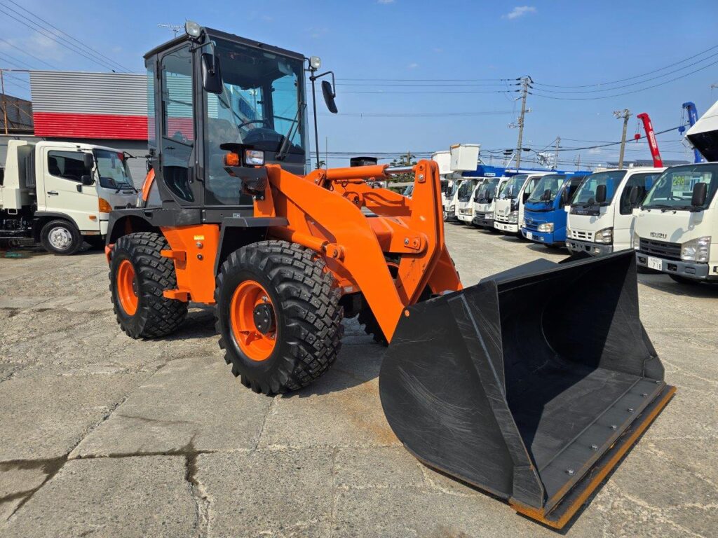 令和6年　日立　ZW80S-5B　0.9㎥　ダブルヒーター仕様・スノースパイクタイヤ★使用時間105時間！★（車検令和8年11月）