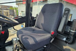 サムネイル: 平成6年　日立　ZW80S-5B　0.9㎥　ダブルヒーター仕様・スノースパイクタイヤ★使用時間143時間！★（車検令和8年11月）