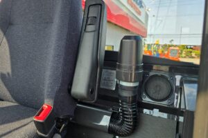 サムネイル: 平成6年　日立　ZW80S-5B　0.9㎥　ダブルヒーター仕様・スノースパイクタイヤ★使用時間143時間！★（車検令和8年11月）