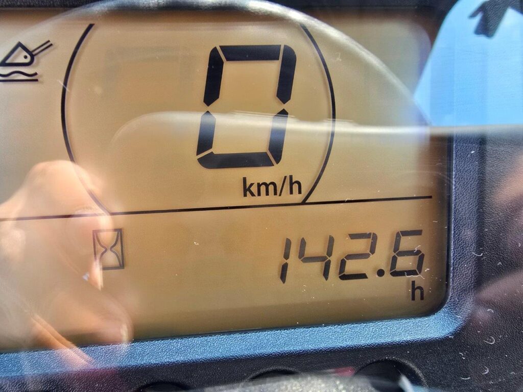 平成6年　日立　ZW80S-5B　0.9㎥　ダブルヒーター仕様・スノースパイクタイヤ★使用時間143時間！★（車検令和8年11月）