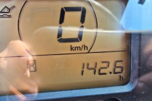 サムネイル: 平成6年　日立　ZW80S-5B　0.9㎥　ダブルヒーター仕様・スノースパイクタイヤ★使用時間143時間！★（車検令和8年11月）