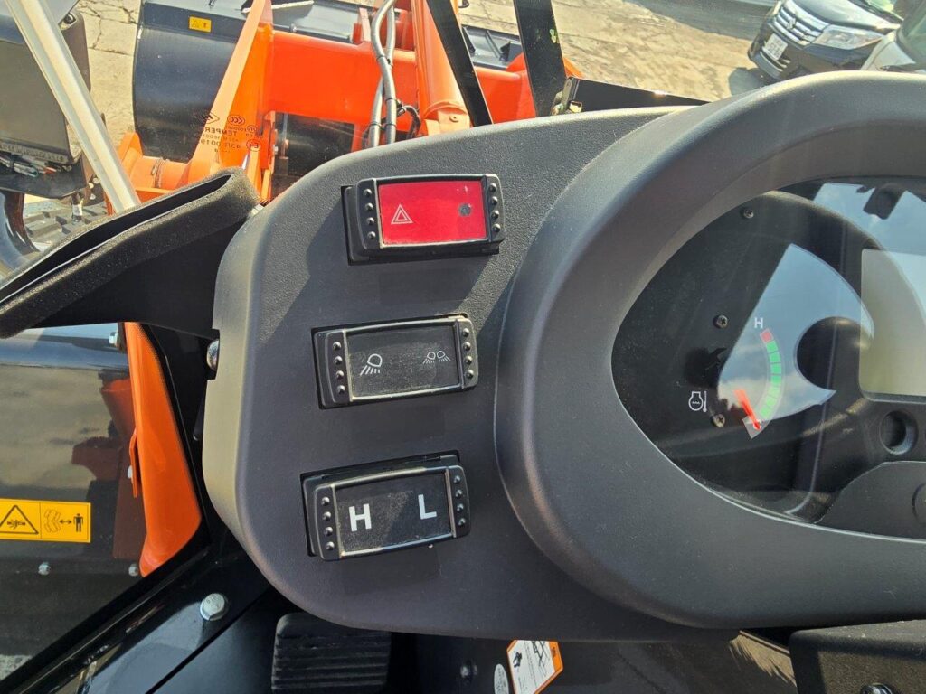 平成6年　日立　ZW80S-5B　0.9㎥　ダブルヒーター仕様・スノースパイクタイヤ★使用時間143時間！★（車検令和8年11月）