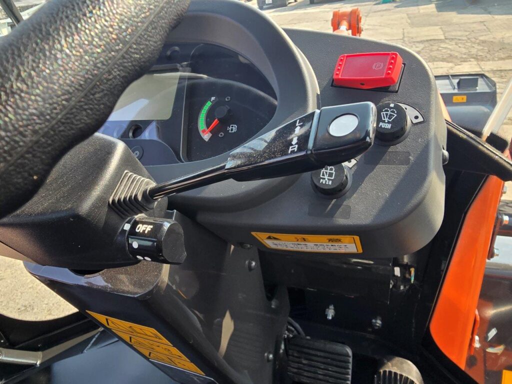 平成6年　日立　ZW80S-5B　0.9㎥　ダブルヒーター仕様・スノースパイクタイヤ★使用時間143時間！★（車検令和8年11月）