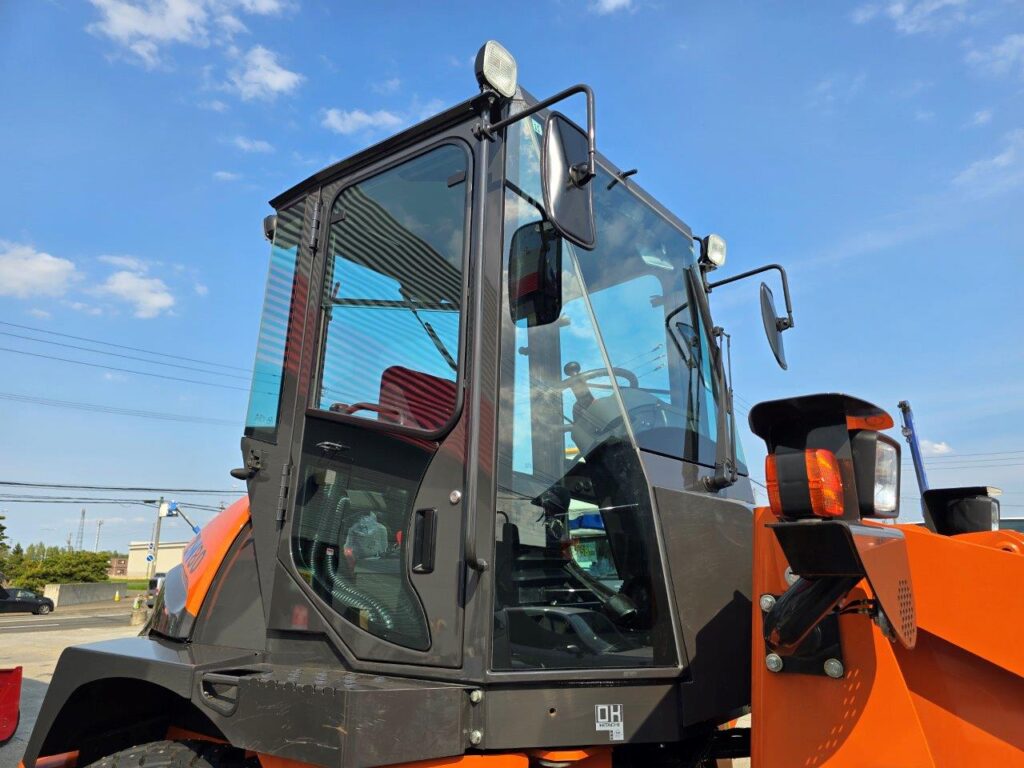 平成6年　日立　ZW80S-5B　0.9㎥　ダブルヒーター仕様・スノースパイクタイヤ★使用時間143時間！★（車検令和8年11月）