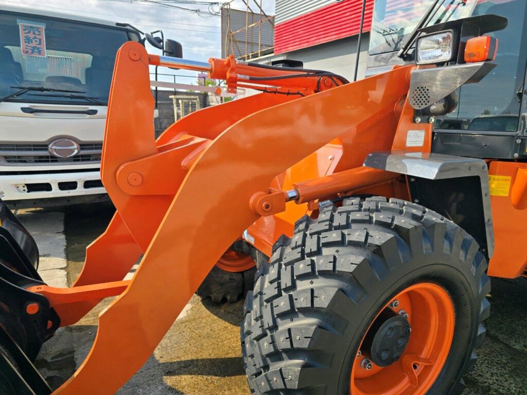 平成6年　日立　ZW80S-5B　0.9㎥　ダブルヒーター仕様・スノースパイクタイヤ★使用時間143時間！★（車検令和8年11月）