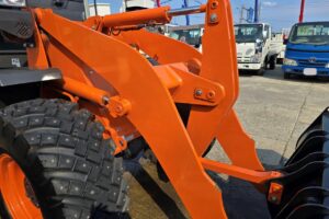 サムネイル: 平成6年　日立　ZW80S-5B　0.9㎥　ダブルヒーター仕様・スノースパイクタイヤ★使用時間143時間！★（車検令和8年11月）