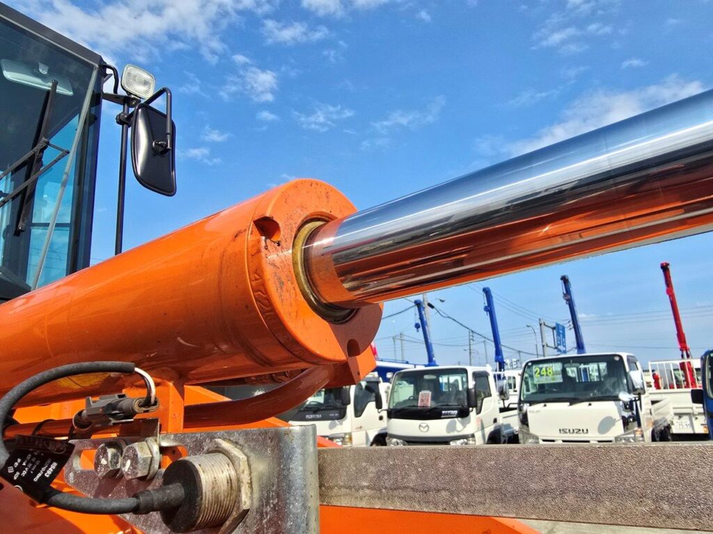 平成6年　日立　ZW80S-5B　0.9㎥　ダブルヒーター仕様・スノースパイクタイヤ★使用時間143時間！★（車検令和8年11月）