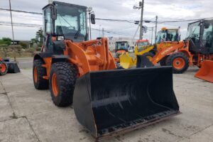 サムネイル: 令和6年　日立　ZW80S-5B　0.9㎥　ダブルヒーター仕様・スノースパイクタイヤ★使用時間146時間！★（車検令和8年11月）