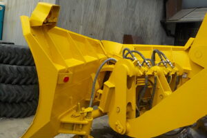 サムネイル: 平成21年　コマツ　ホイールローダー　WA100-5Y　★スノウプラウ★ノーマルバケット付★Wキャビン★車検令和7年11月★