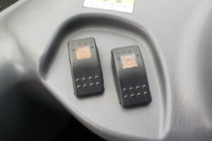 サムネイル: 平成21年　コマツ　ホイールローダー　WA100-5Y　★スノウプラウ★ノーマルバケット付★Wキャビン★車検令和7年11月★