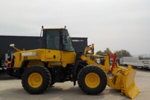 サムネイル: 平成21年　コマツ　ホイールローダー　WA100-5Y　★スノウプラウ★ノーマルバケット付★Wキャビン★車検令和7年11月★