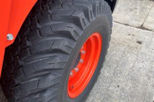サムネイル: 令和6年　クボタ　R430M　ちょい乗り2024年モデル　0.4㎥　スノータイヤ・盗難防止装置・★使用時間50時間！★