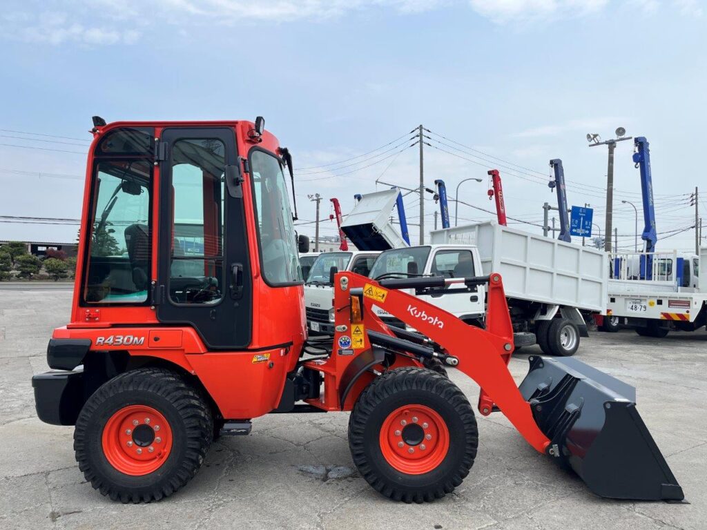 令和6年　クボタ　R430M　ちょい乗り2024年モデル　0.4㎥　スノータイヤ・盗難防止装置・★使用時間50時間！★