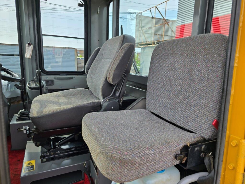 平成21年　カワサキ　55DV　1.6㎥　Wキャビン・ワンタッチ式スノウプラウ付・スノースパイク（車検令和7年10月）