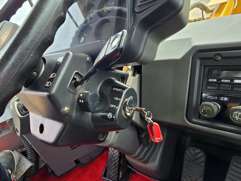 平成21年　カワサキ　55DV　1.6㎥　Wキャビン・ワンタッチ式スノウプラウ付・スノースパイク（車検令和7年10月）