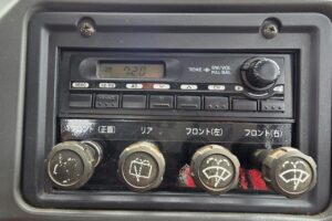 サムネイル: 平成21年　カワサキ　55DV　1.6㎥　Wキャビン・ワンタッチ式スノウプラウ付・スノースパイク（車検令和7年10月）