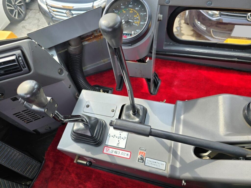 平成21年　カワサキ　55DV　1.6㎥　Wキャビン・ワンタッチ式スノウプラウ付・スノースパイク（車検令和7年10月）