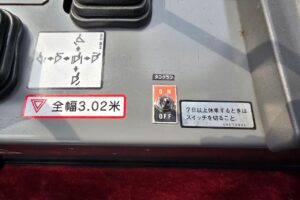 サムネイル: 平成21年　カワサキ　55DV　1.6㎥　Wキャビン・ワンタッチ式スノウプラウ付・スノースパイク（車検令和7年10月）