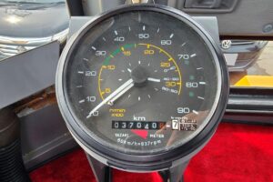 サムネイル: 平成21年　カワサキ　55DV　1.6㎥　Wキャビン・ワンタッチ式スノウプラウ付・スノースパイク（車検令和7年10月）