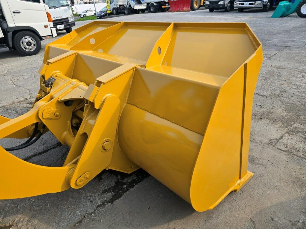 平成21年　カワサキ　55DV　1.6㎥　Wキャビン・ワンタッチ式スノウプラウ付・スノースパイク（車検令和7年10月）